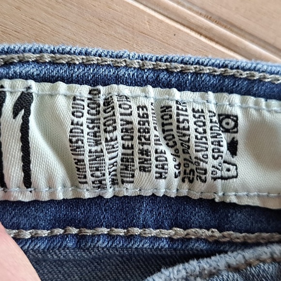 Indigo Rein Distressed Y2K Stretchy Comfy Denim Shorts Medium Wash - Picture 5 of 11